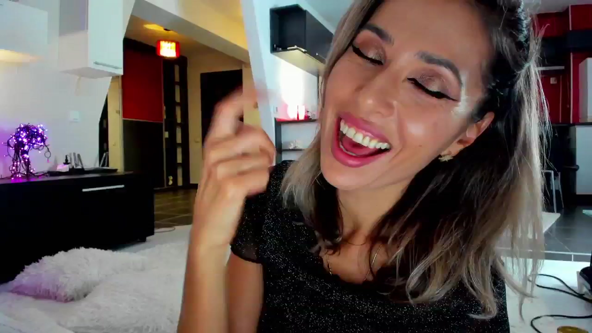 Gallery image thumbnail from SmileyTinaa's myfreecams stream on, 10/24/2024, 21:29 image 5 of 20