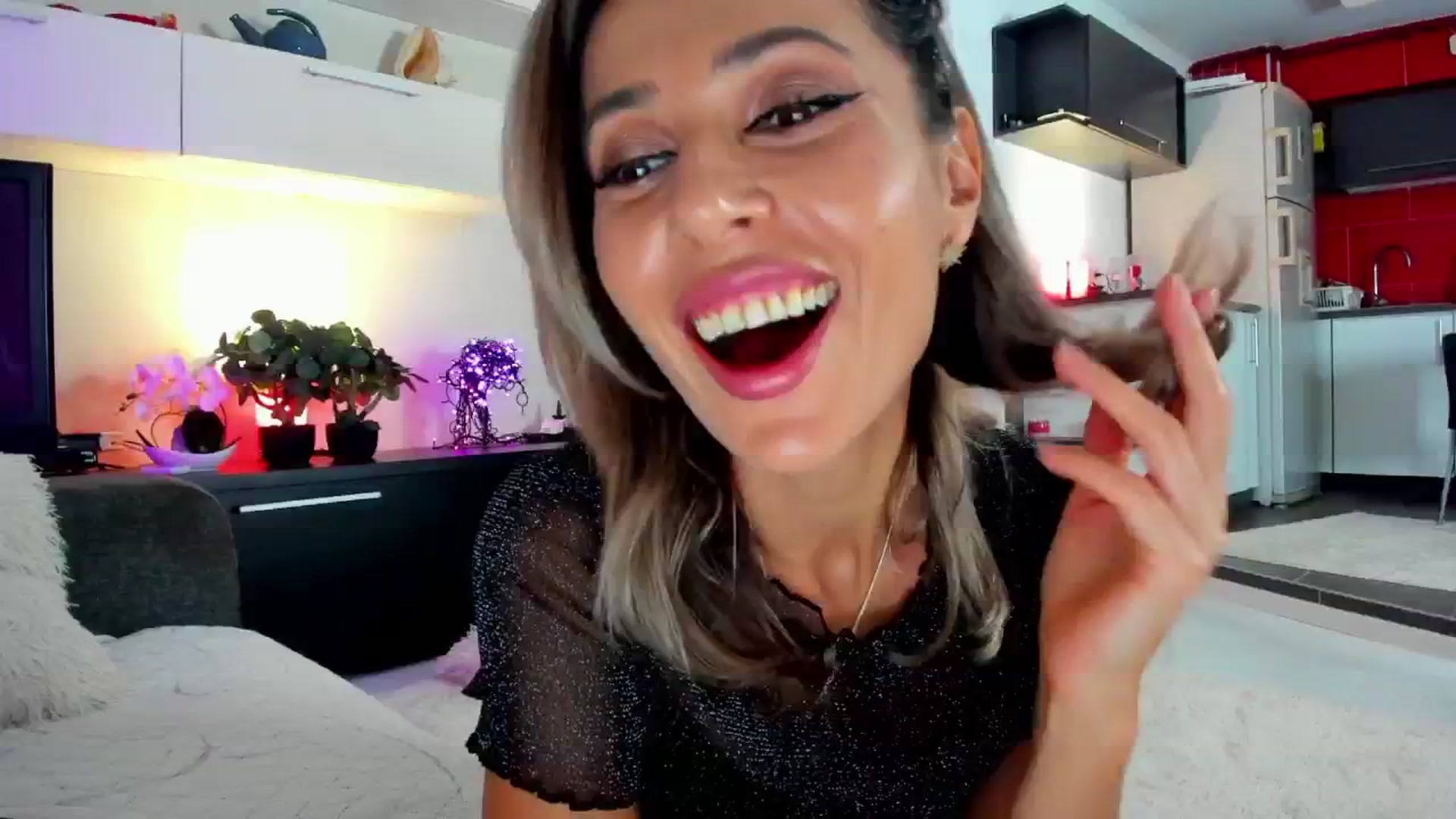 Gallery image thumbnail from SmileyTinaa's myfreecams stream on, 10/24/2024, 21:29 image 10 of 20