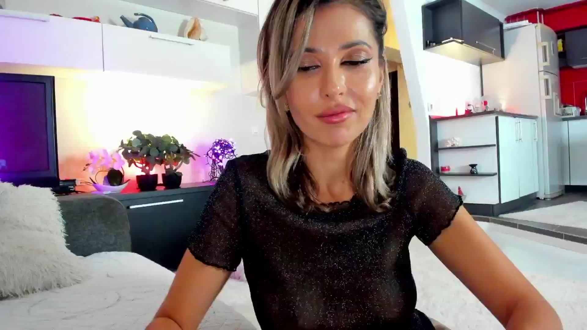 Gallery image thumbnail from SmileyTinaa's myfreecams stream on, 10/24/2024, 21:29 image 15 of 20