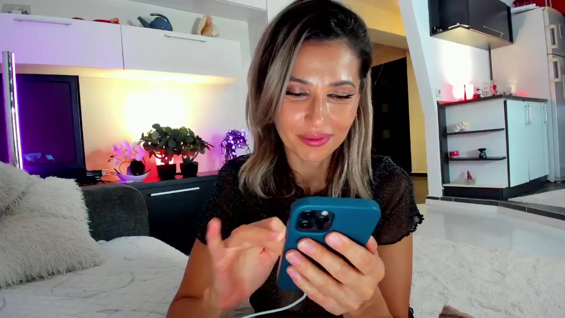 Gallery image thumbnail from SmileyTinaa's myfreecams stream on, 10/24/2024, 23:44 image 19 of 20
