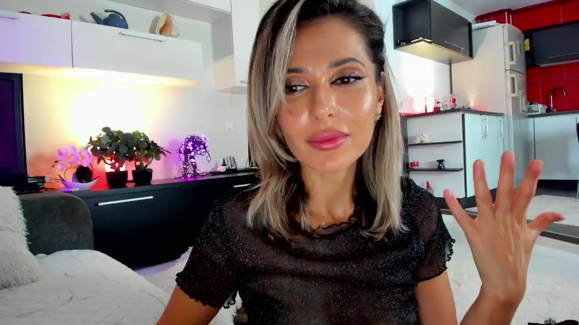 Gallery image thumbnail from SmileyTinaa's myfreecams stream on, 10/24/2024, 23:44 image 6 of 20