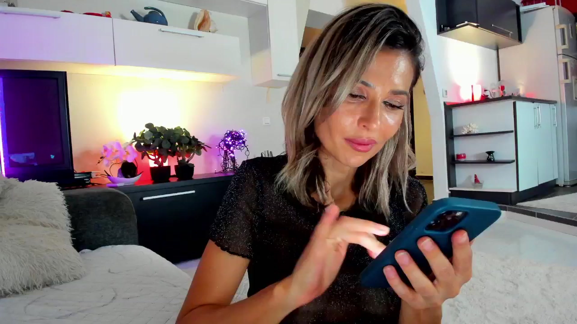 Gallery image thumbnail from SmileyTinaa's myfreecams stream on, 10/24/2024, 23:44 image 13 of 20