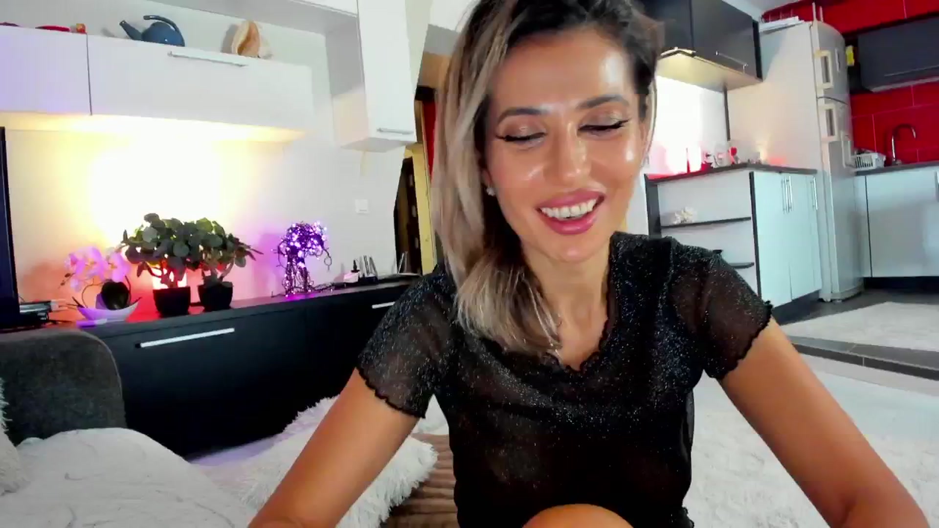 Gallery image thumbnail from SmileyTinaa's myfreecams stream on, 10/24/2024, 23:44 image 14 of 20