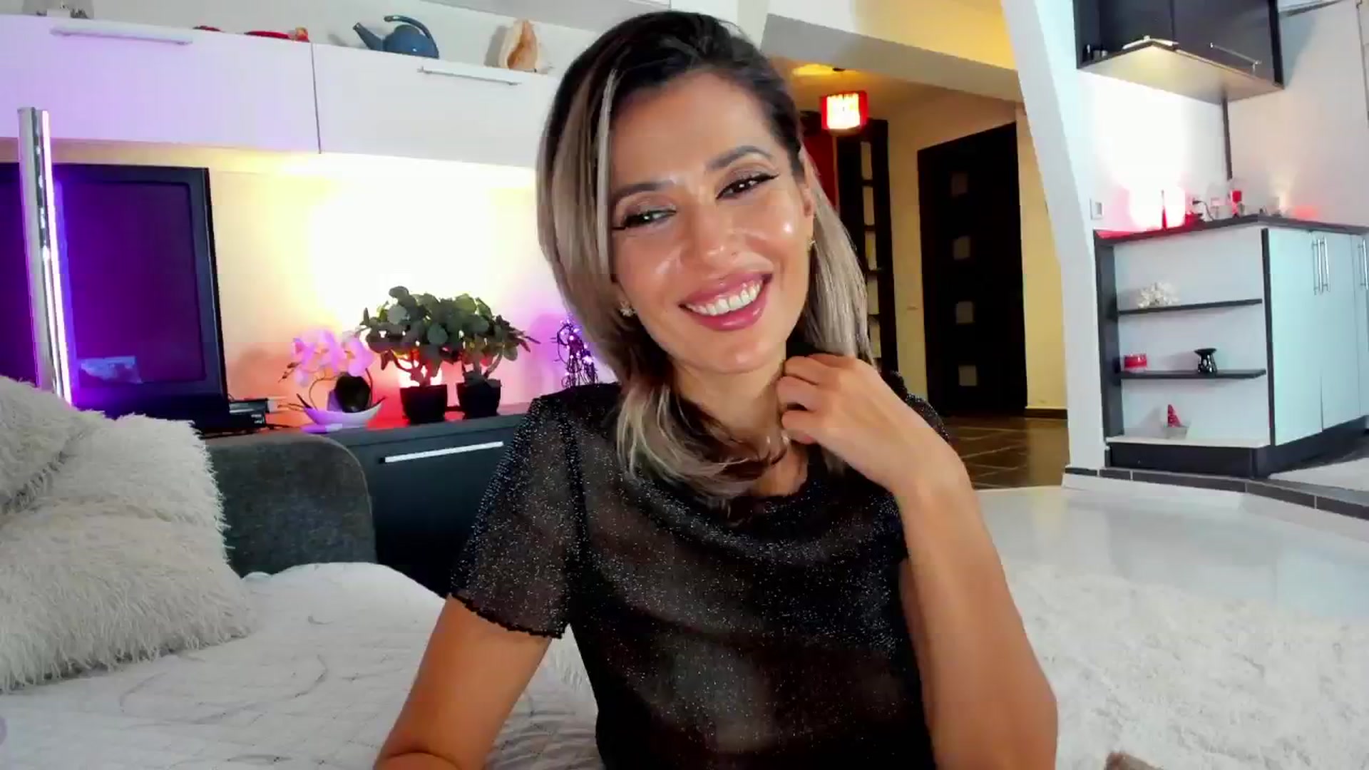 Gallery image thumbnail from SmileyTinaa's myfreecams stream on, 10/24/2024, 23:44 image 20 of 20