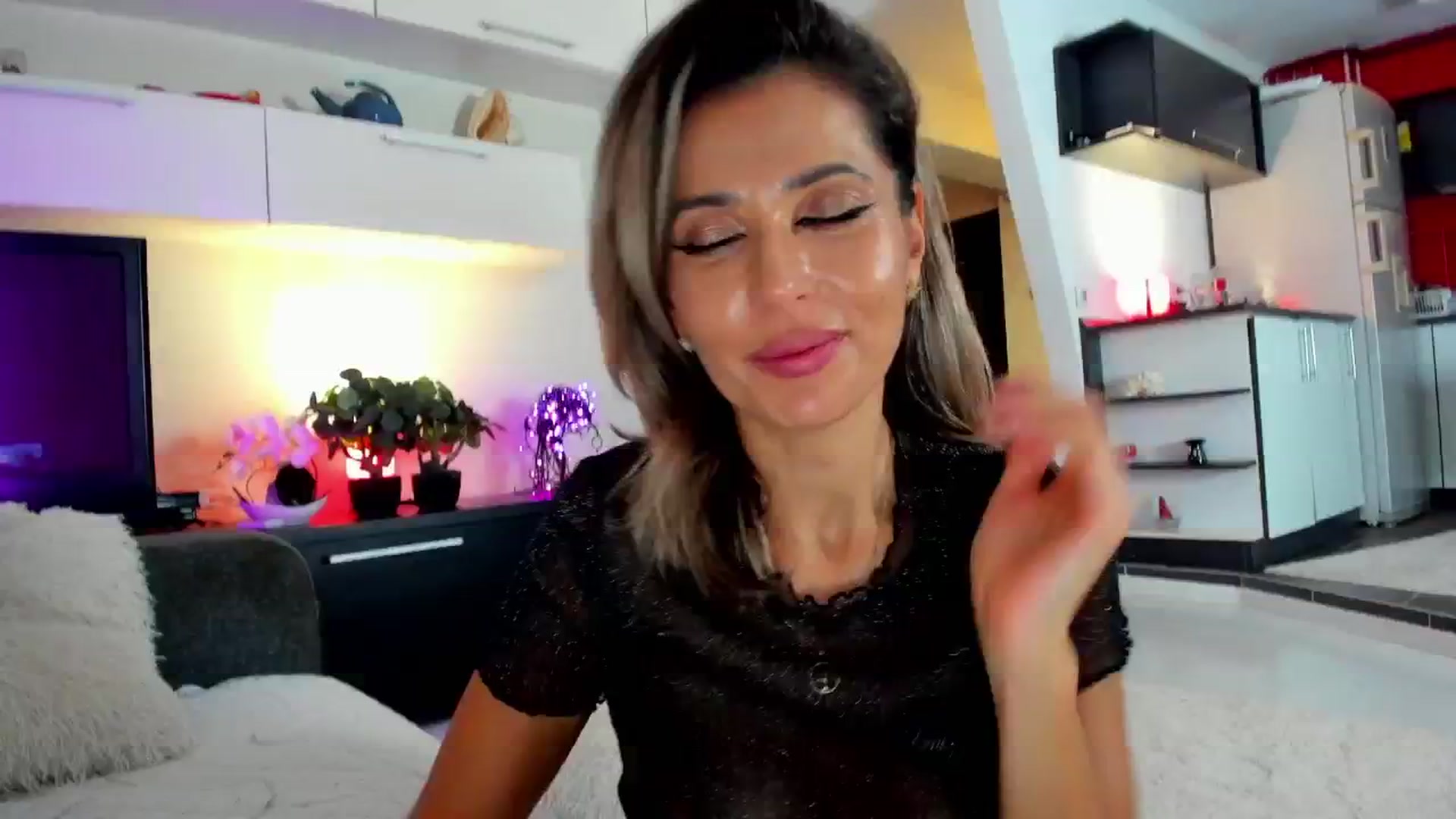 Gallery image thumbnail from SmileyTinaa's myfreecams stream on, 10/24/2024, 23:44 image 12 of 20