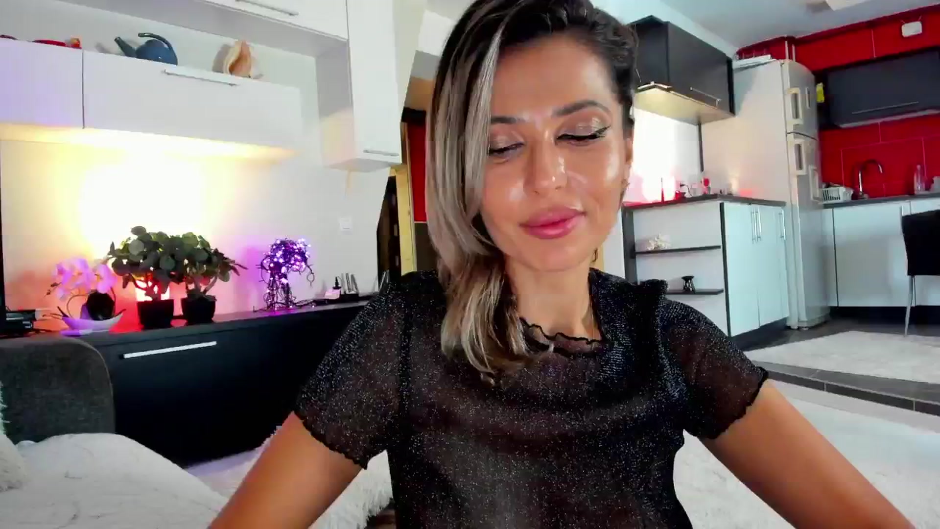 Gallery image thumbnail from SmileyTinaa's myfreecams stream on, 10/24/2024, 23:44 image 5 of 20