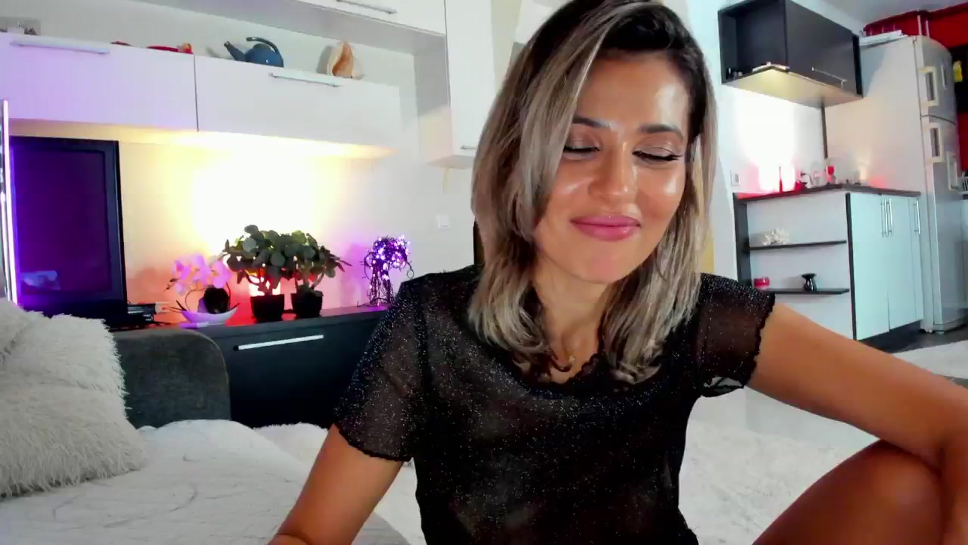 Gallery image thumbnail from SmileyTinaa's myfreecams stream on, 10/25/2024, 03:09 image 9 of 20
