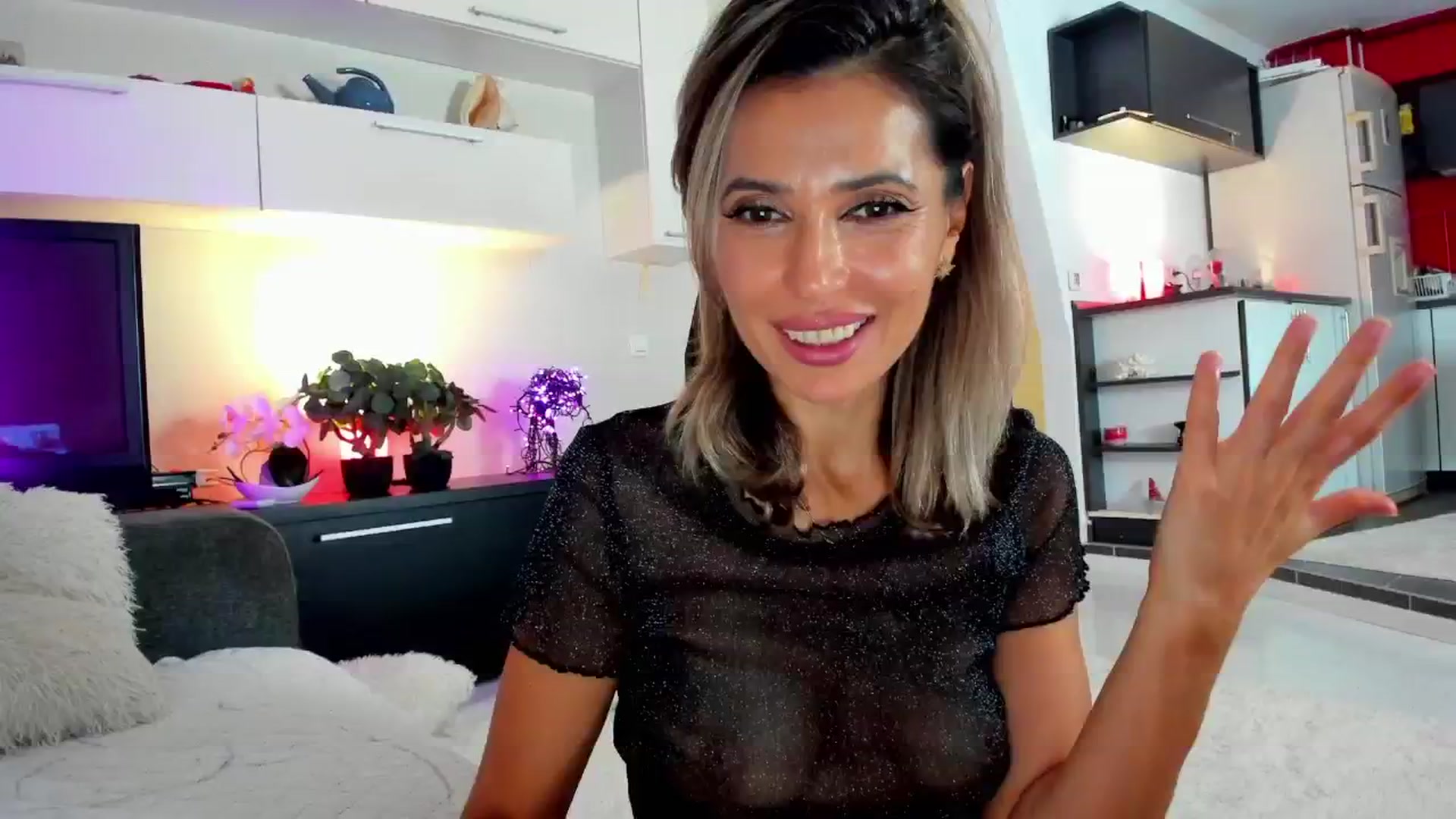 Gallery image thumbnail from SmileyTinaa's myfreecams stream on, 10/25/2024, 03:09 image 11 of 20