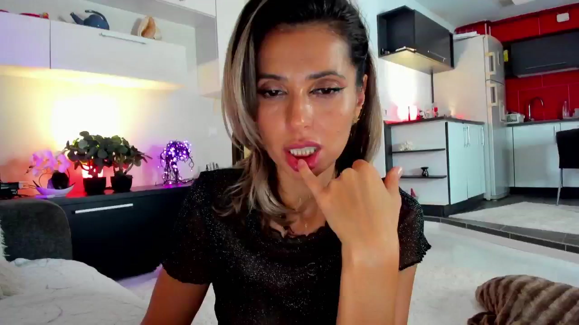 Gallery image thumbnail from SmileyTinaa's myfreecams stream on, 10/25/2024, 06:18 image 18 of 20