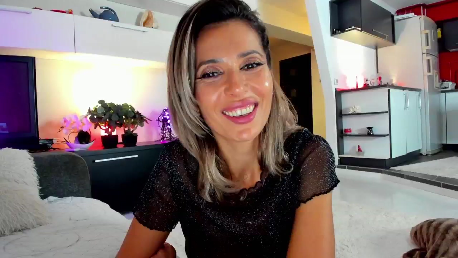 Gallery image thumbnail from SmileyTinaa's myfreecams stream on, 10/25/2024, 06:18 image 19 of 20