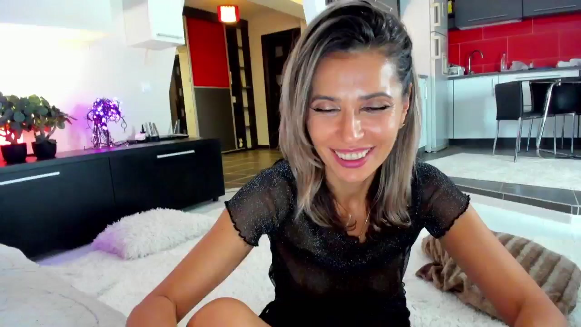 Gallery image thumbnail from SmileyTinaa's myfreecams stream on, 10/25/2024, 06:18 image 2 of 20