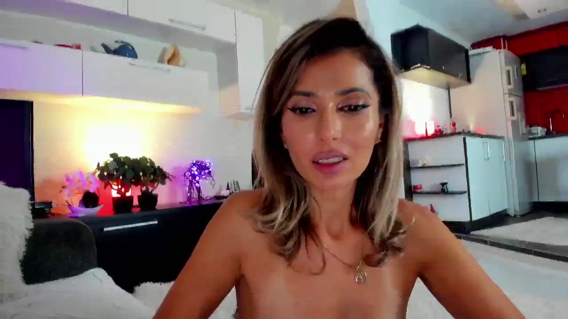 Gallery image thumbnail from SmileyTinaa's myfreecams stream on, 11/08/2024, 24:04 image 12 of 20