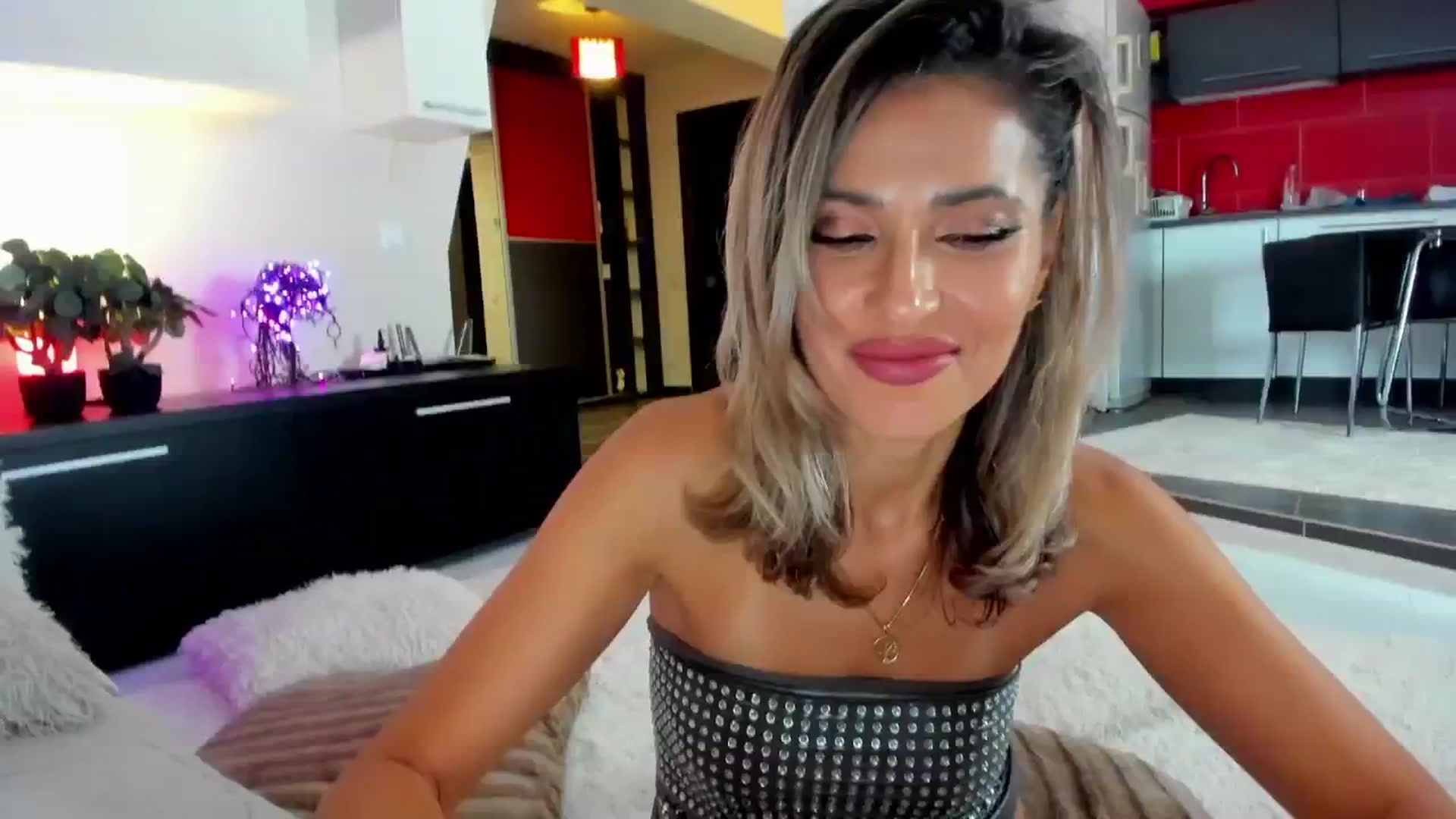 Gallery image thumbnail from SmileyTinaa's myfreecams stream on, 11/08/2024, 22:52 image 4 of 20