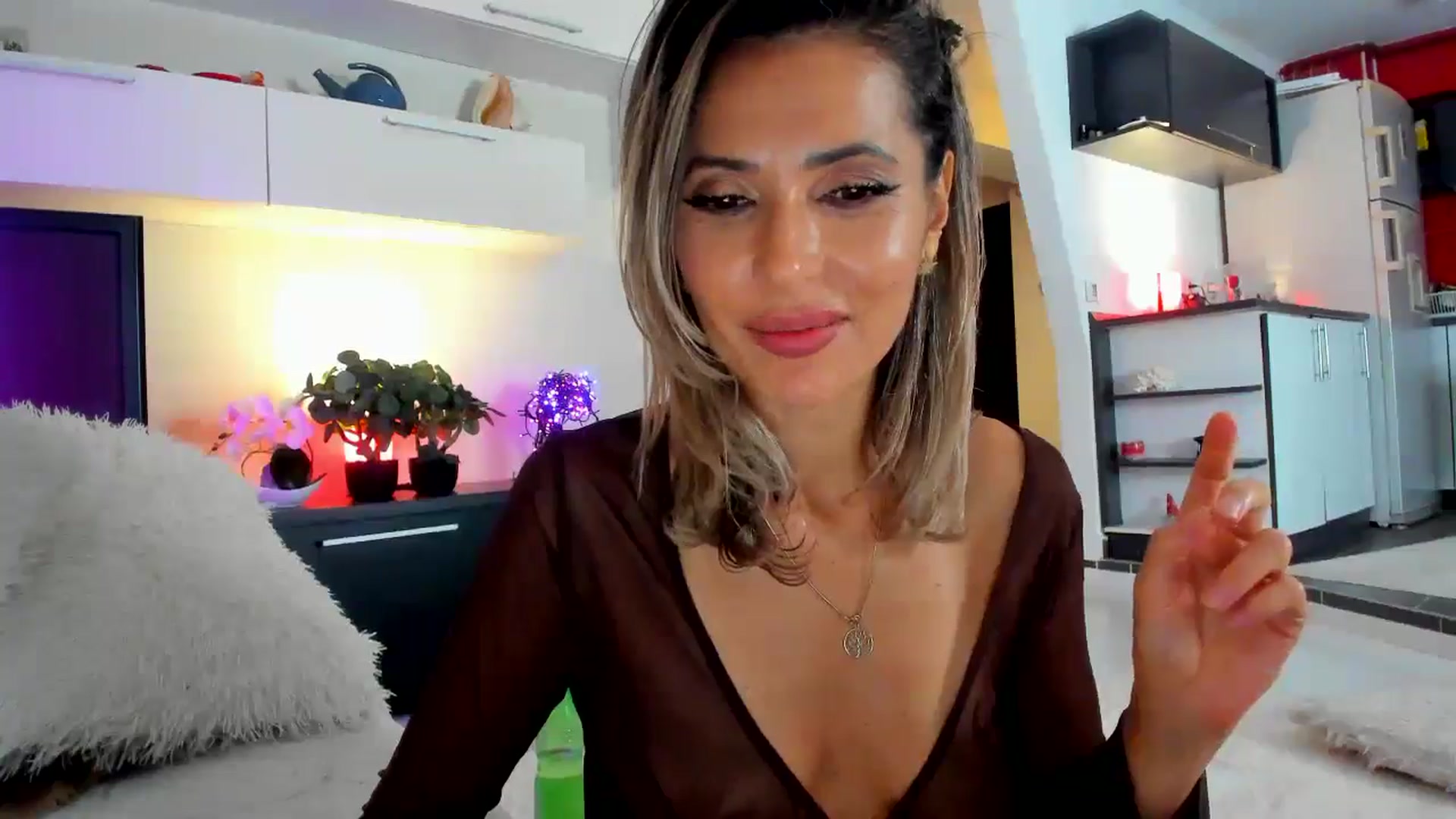 Gallery image thumbnail from SmileyTinaa's myfreecams stream on, 11/09/2024, 08:05 image 6 of 20