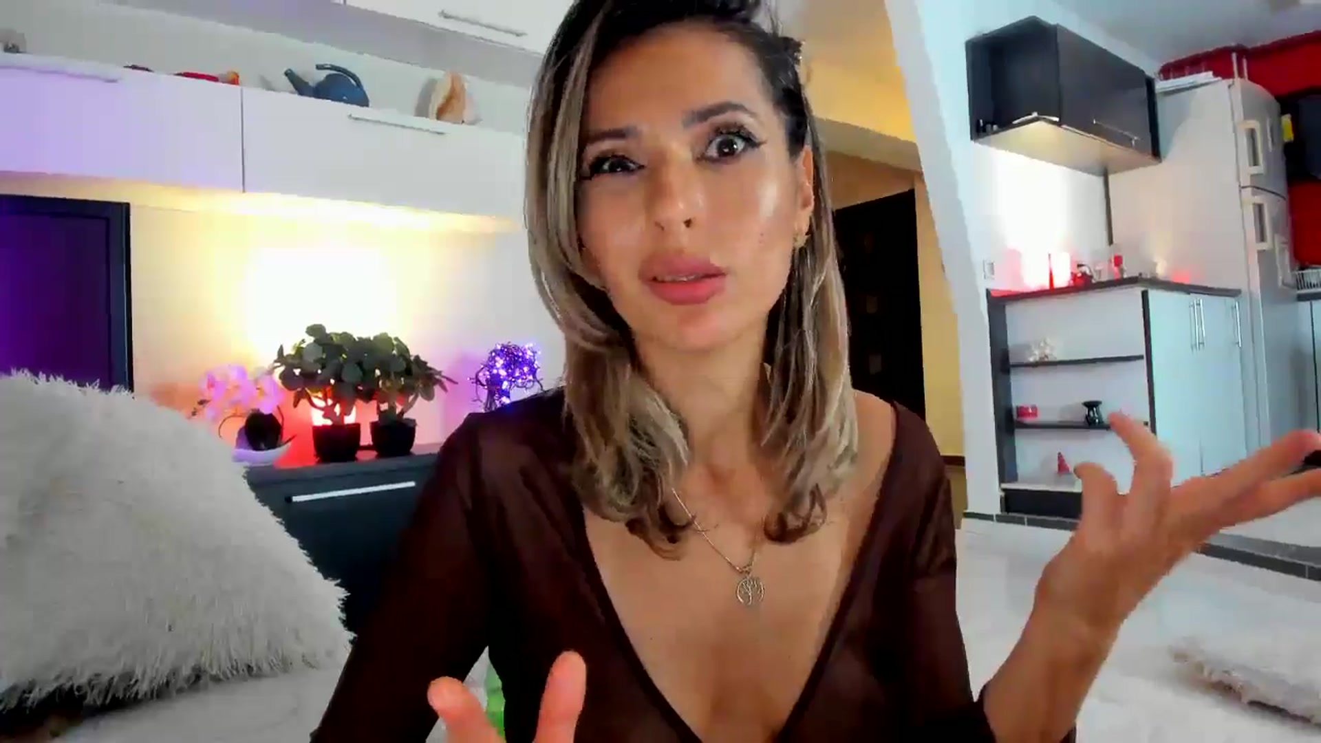 Gallery image thumbnail from SmileyTinaa's myfreecams stream on, 11/09/2024, 08:05 image 8 of 20
