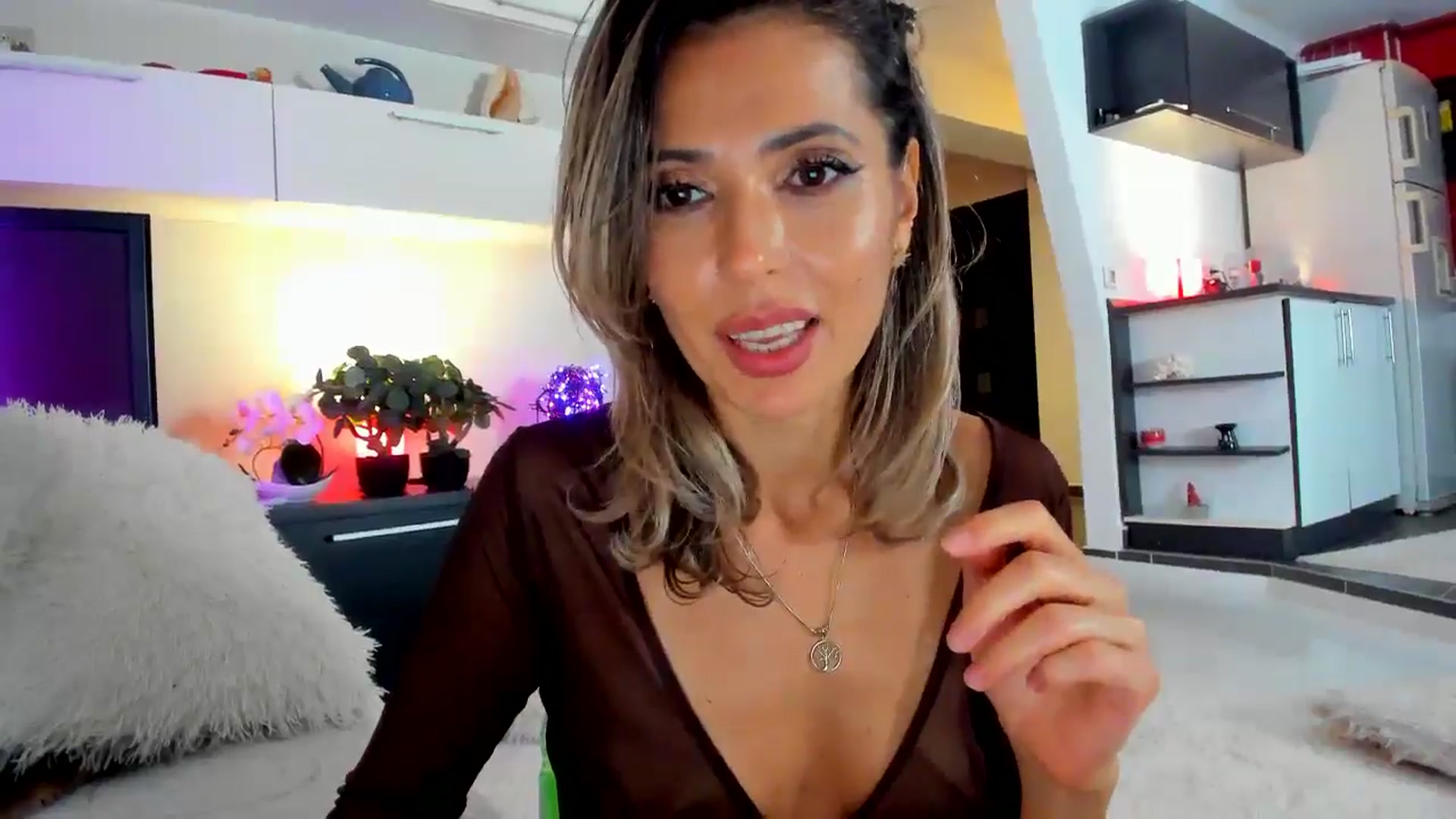 Gallery image thumbnail from SmileyTinaa's myfreecams stream on, 11/09/2024, 08:05 image 4 of 20