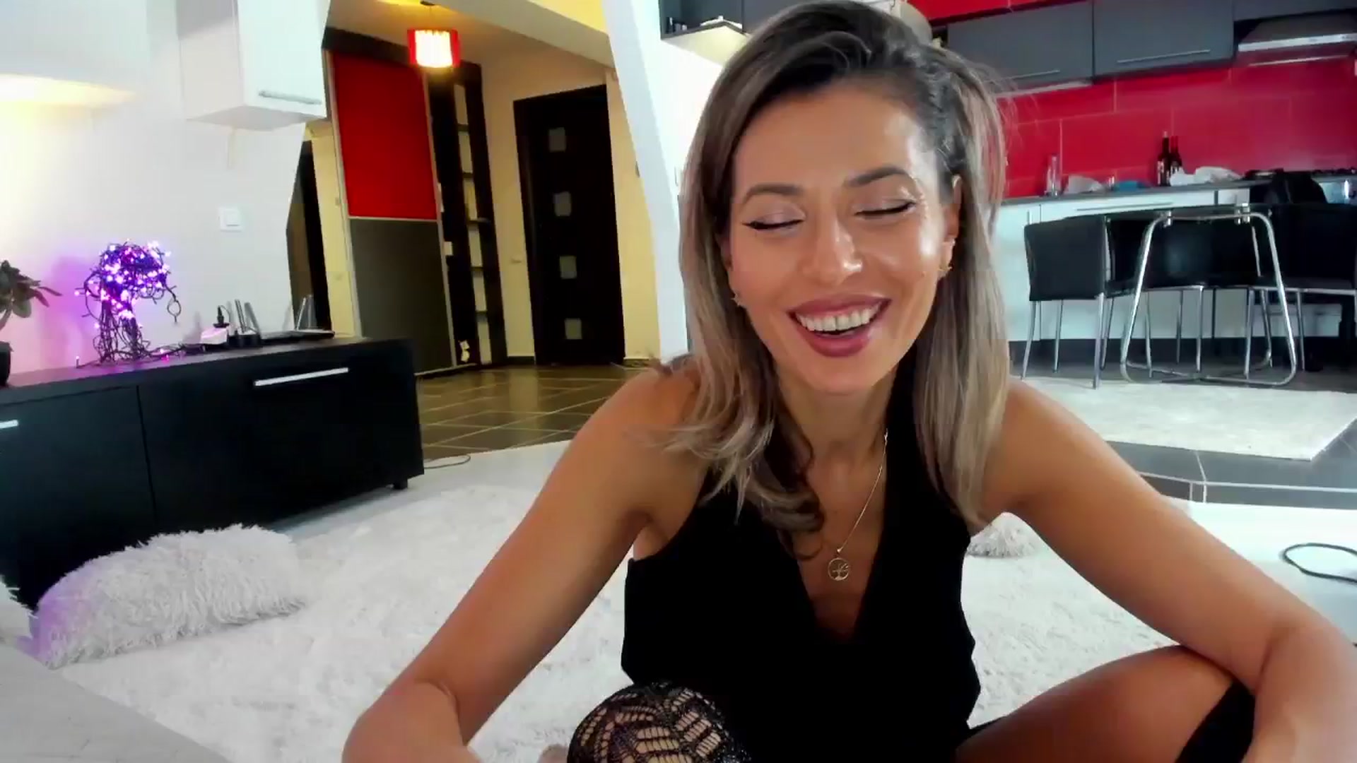 Gallery image thumbnail from SmileyTinaa's myfreecams stream on, 11/15/2024, 01:57 image 4 of 20