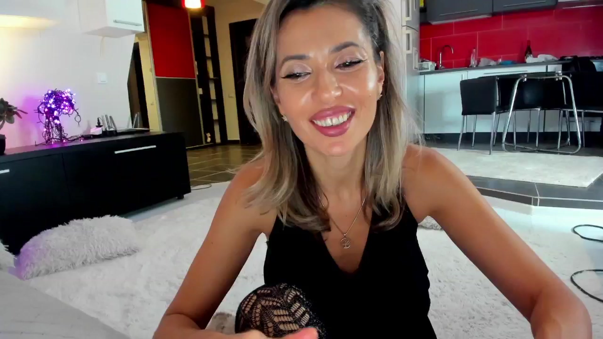 Gallery image thumbnail from SmileyTinaa's myfreecams stream on, 11/15/2024, 01:57 image 6 of 20