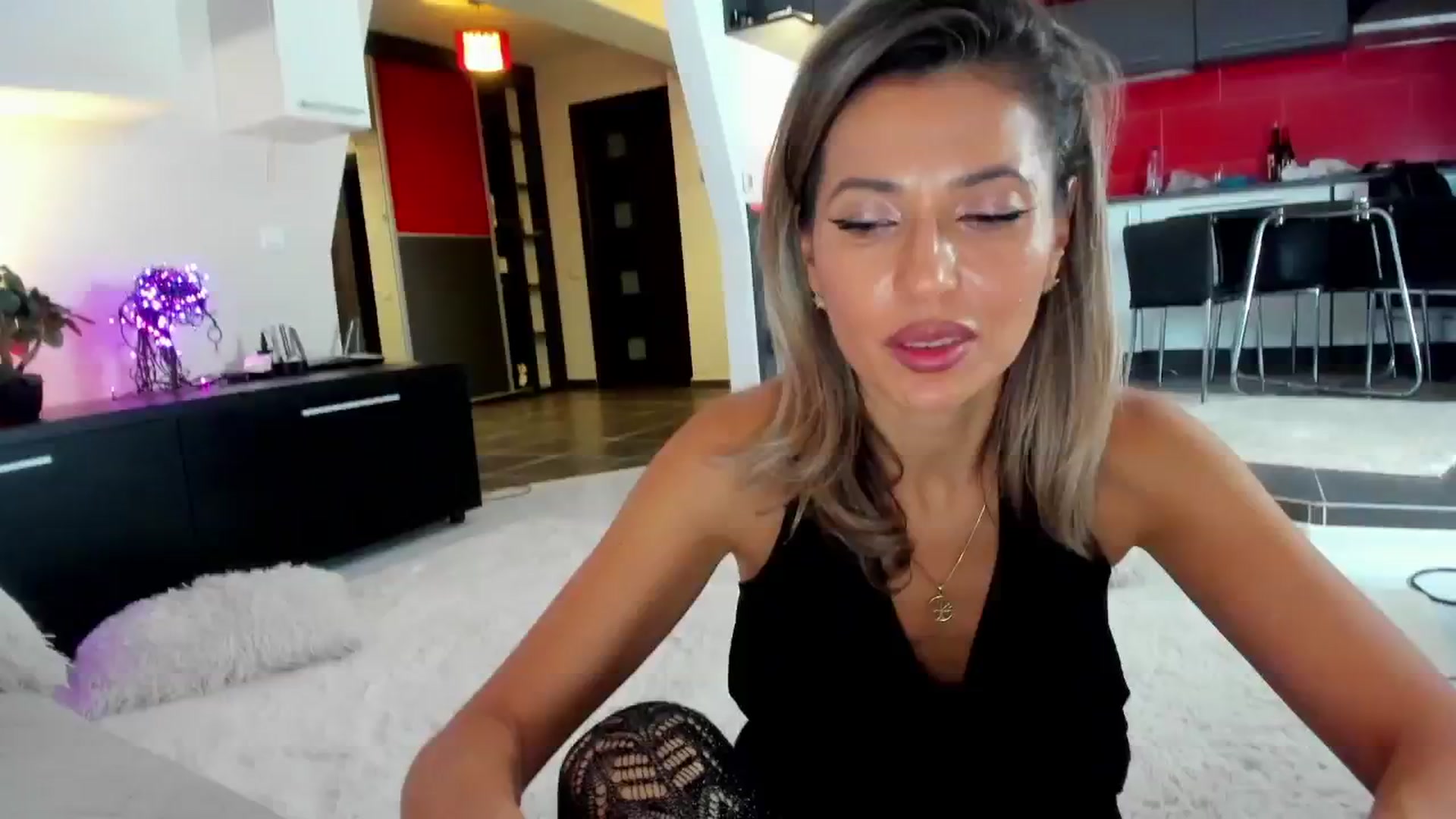 Gallery image thumbnail from SmileyTinaa's myfreecams stream on, 11/15/2024, 01:57 image 2 of 20