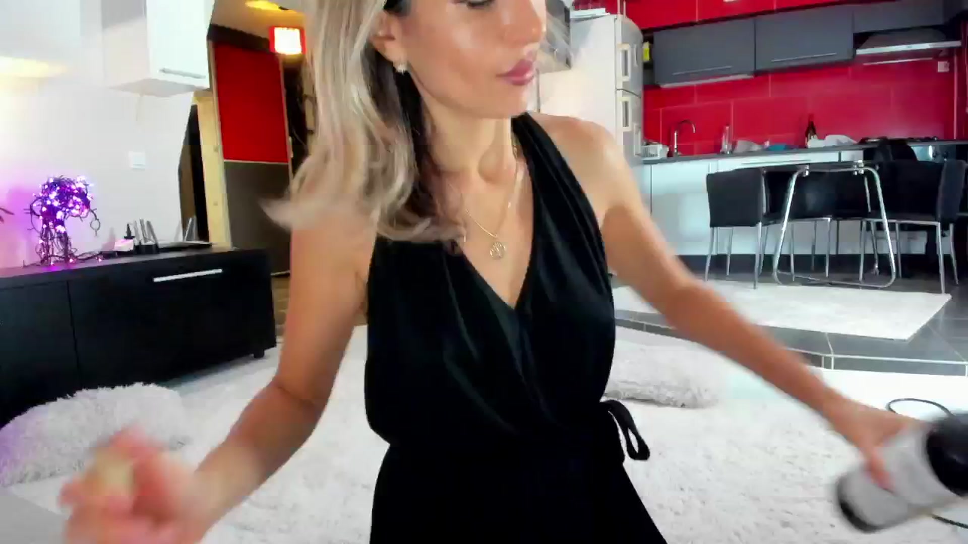 Gallery image thumbnail from SmileyTinaa's myfreecams stream on, 11/15/2024, 02:31 image 13 of 20