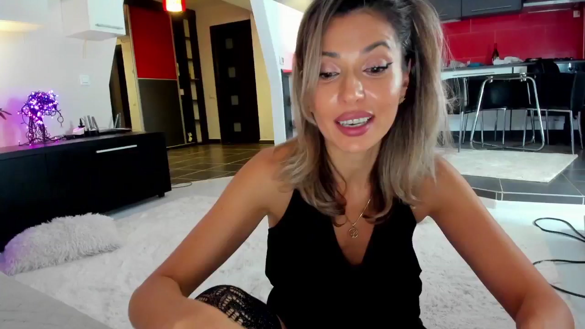 Gallery image thumbnail from SmileyTinaa's myfreecams stream on, 11/15/2024, 02:31 image 14 of 20