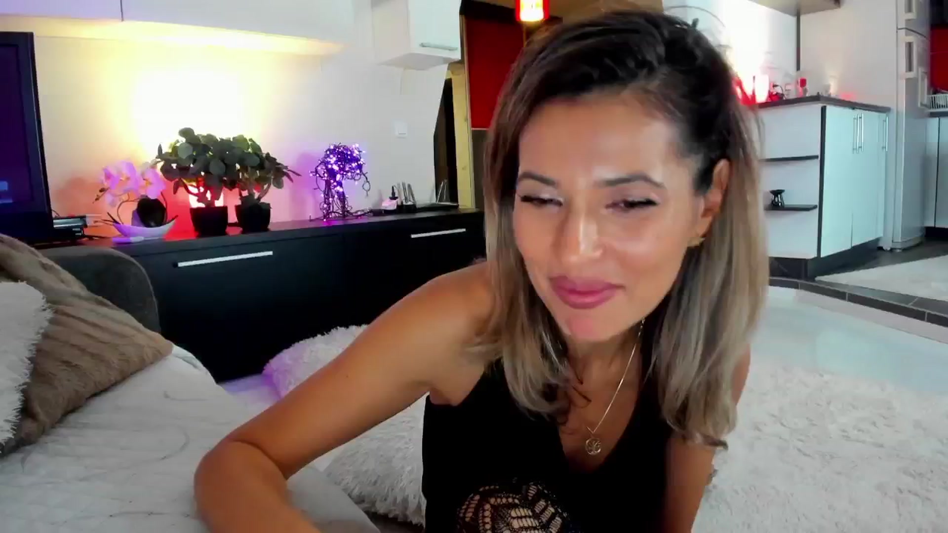 Gallery image thumbnail from SmileyTinaa's myfreecams stream on, 11/15/2024, 04:54 image 18 of 20