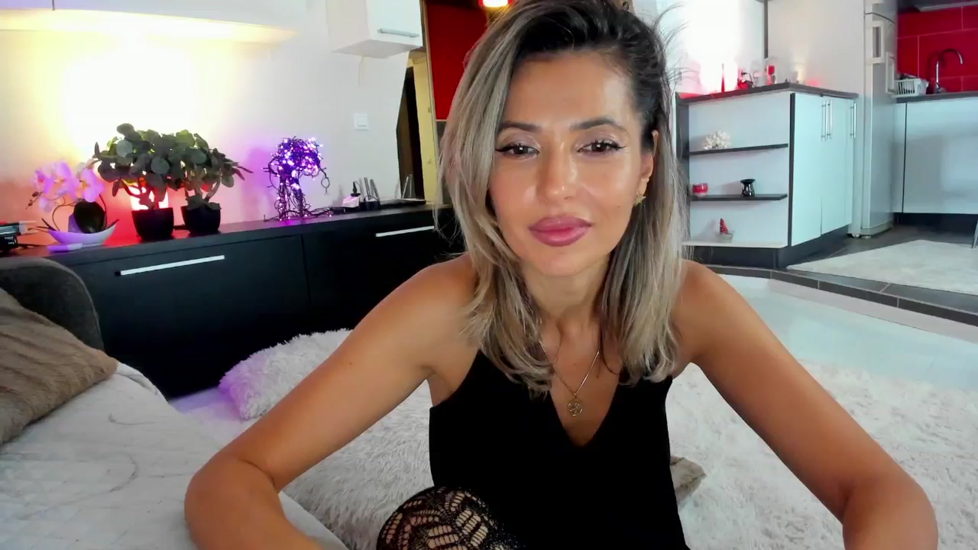 Gallery image thumbnail from SmileyTinaa's myfreecams stream on, 11/15/2024, 06:01 image 20 of 20