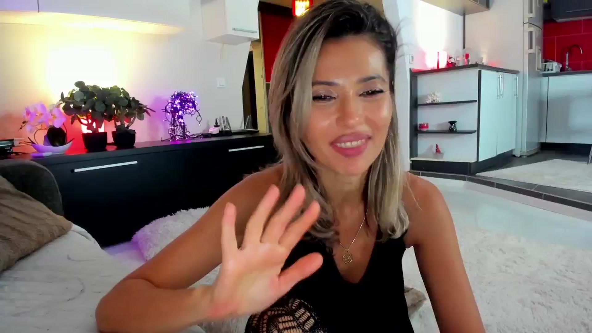 Gallery image thumbnail from SmileyTinaa's myfreecams stream on, 11/15/2024, 06:01 image 17 of 20