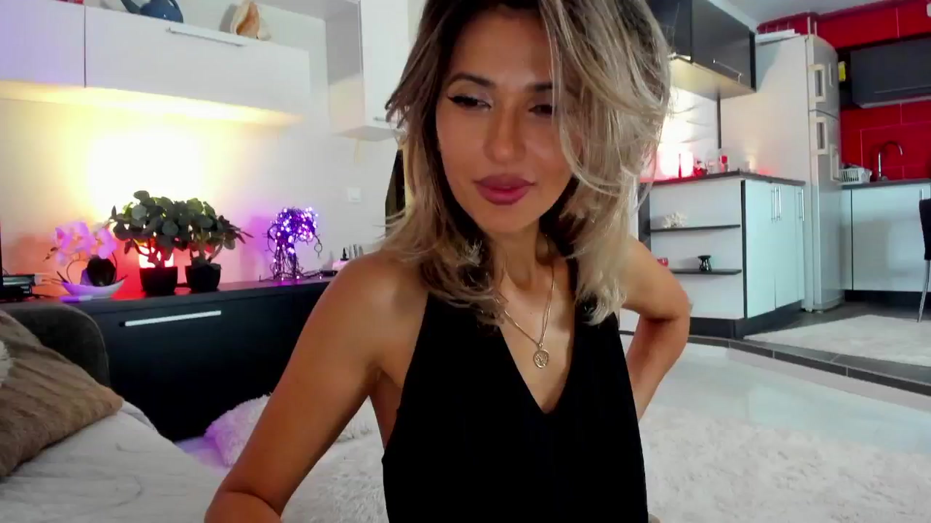 Gallery image thumbnail from SmileyTinaa's myfreecams stream on, 11/15/2024, 06:01 image 15 of 20