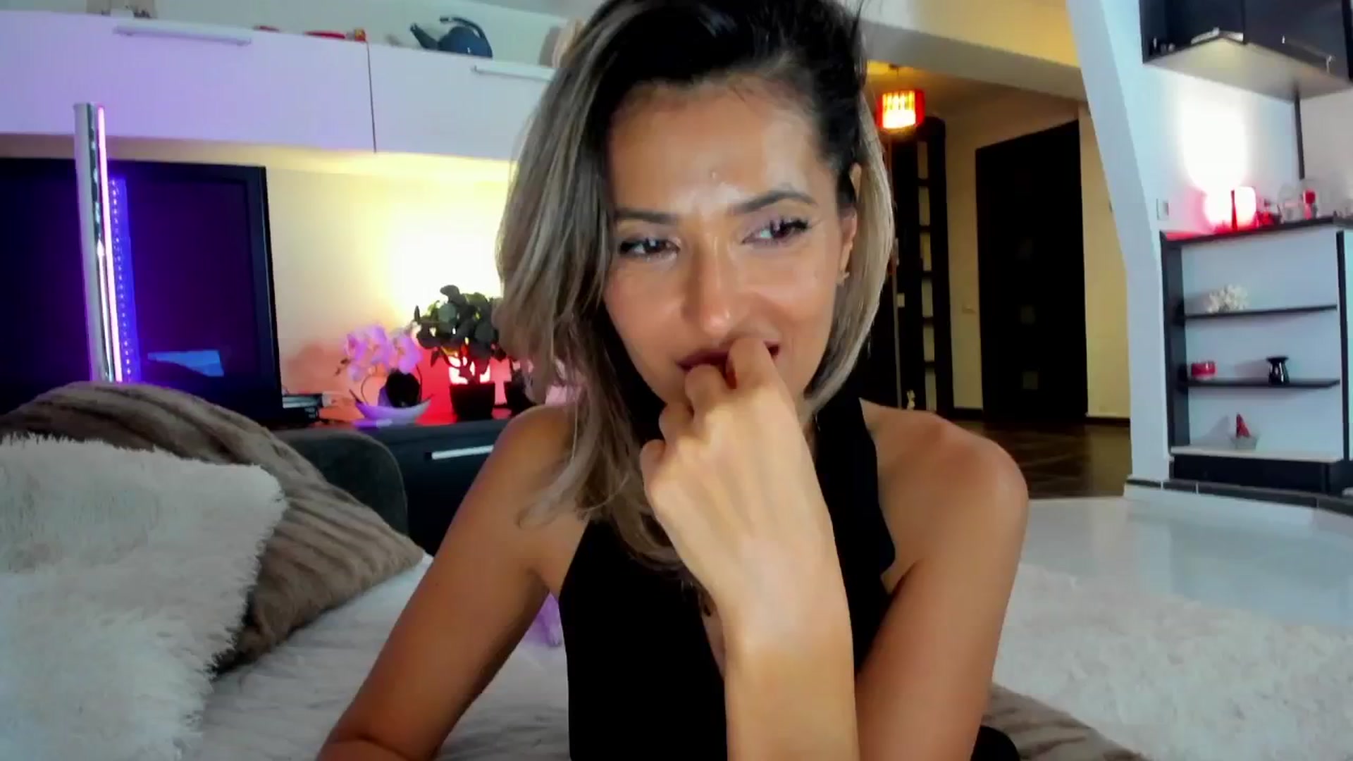 Gallery image thumbnail from SmileyTinaa's myfreecams stream on, 11/15/2024, 06:01 image 14 of 20