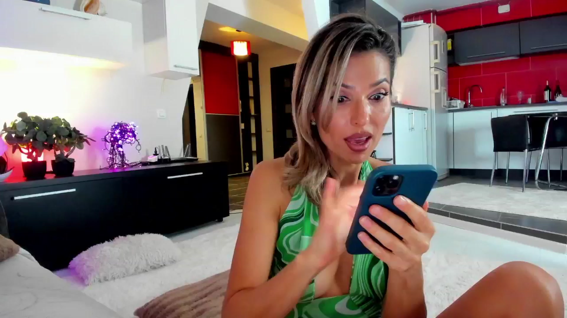 Gallery image thumbnail from SmileyTinaa's myfreecams stream on, 11/15/2024, 22:22 image 18 of 20