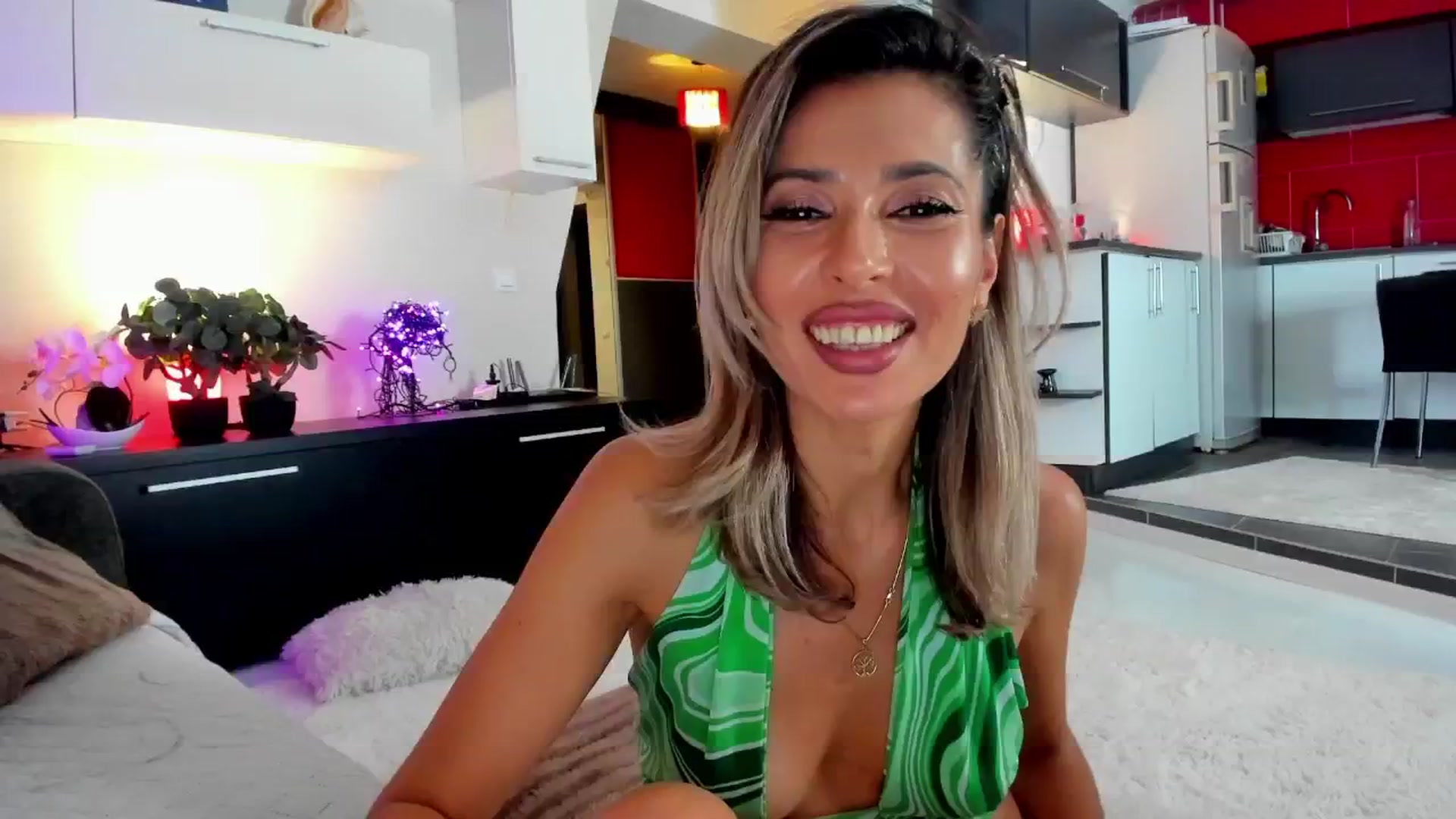 Gallery image thumbnail from SmileyTinaa's myfreecams stream on, 11/15/2024, 23:43 image 19 of 20