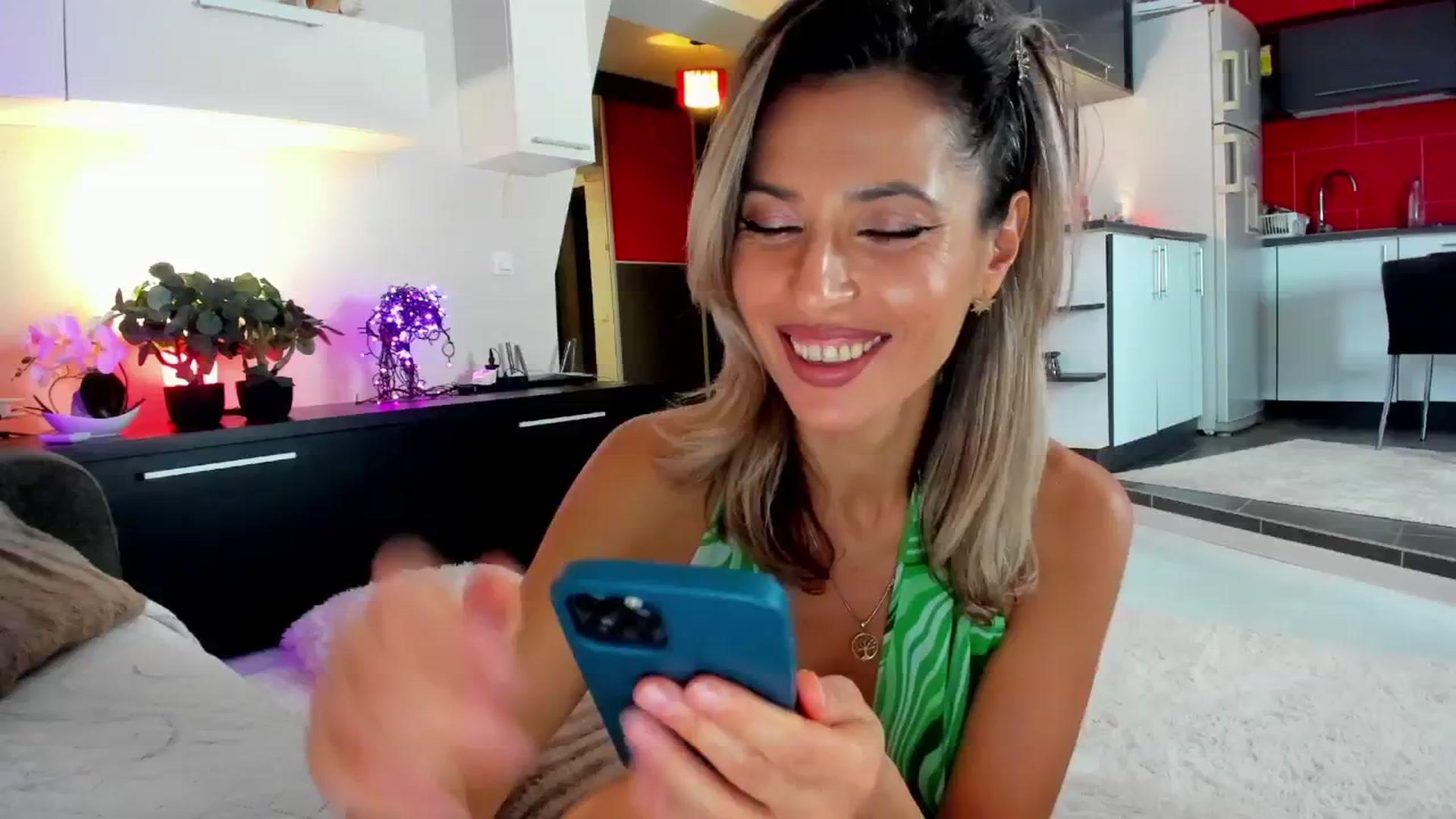 Gallery image thumbnail from SmileyTinaa's myfreecams stream on, 11/16/2024, 24:00 image 7 of 20