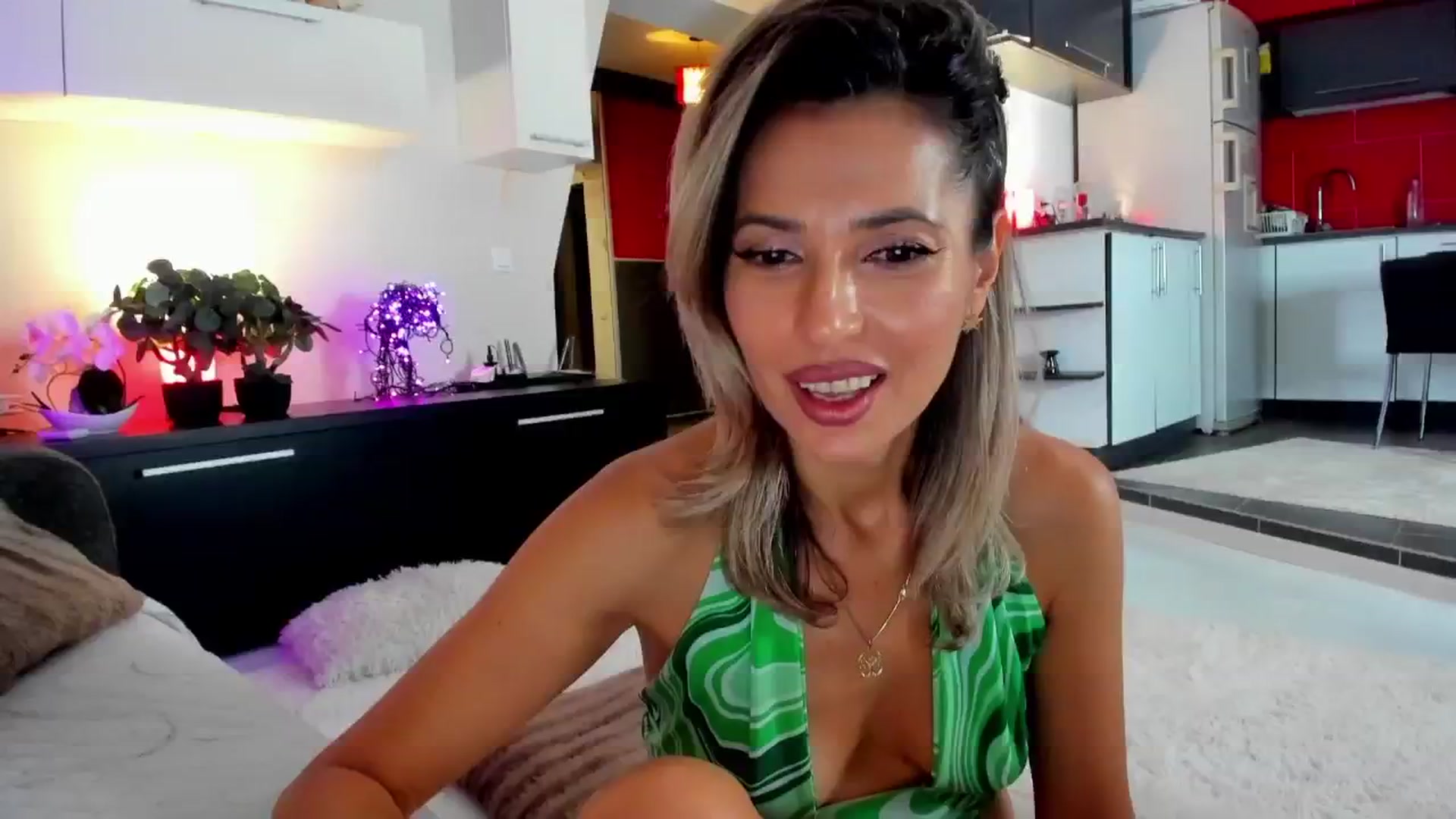 Gallery image thumbnail from SmileyTinaa's myfreecams stream on, 11/16/2024, 24:00 image 1 of 20
