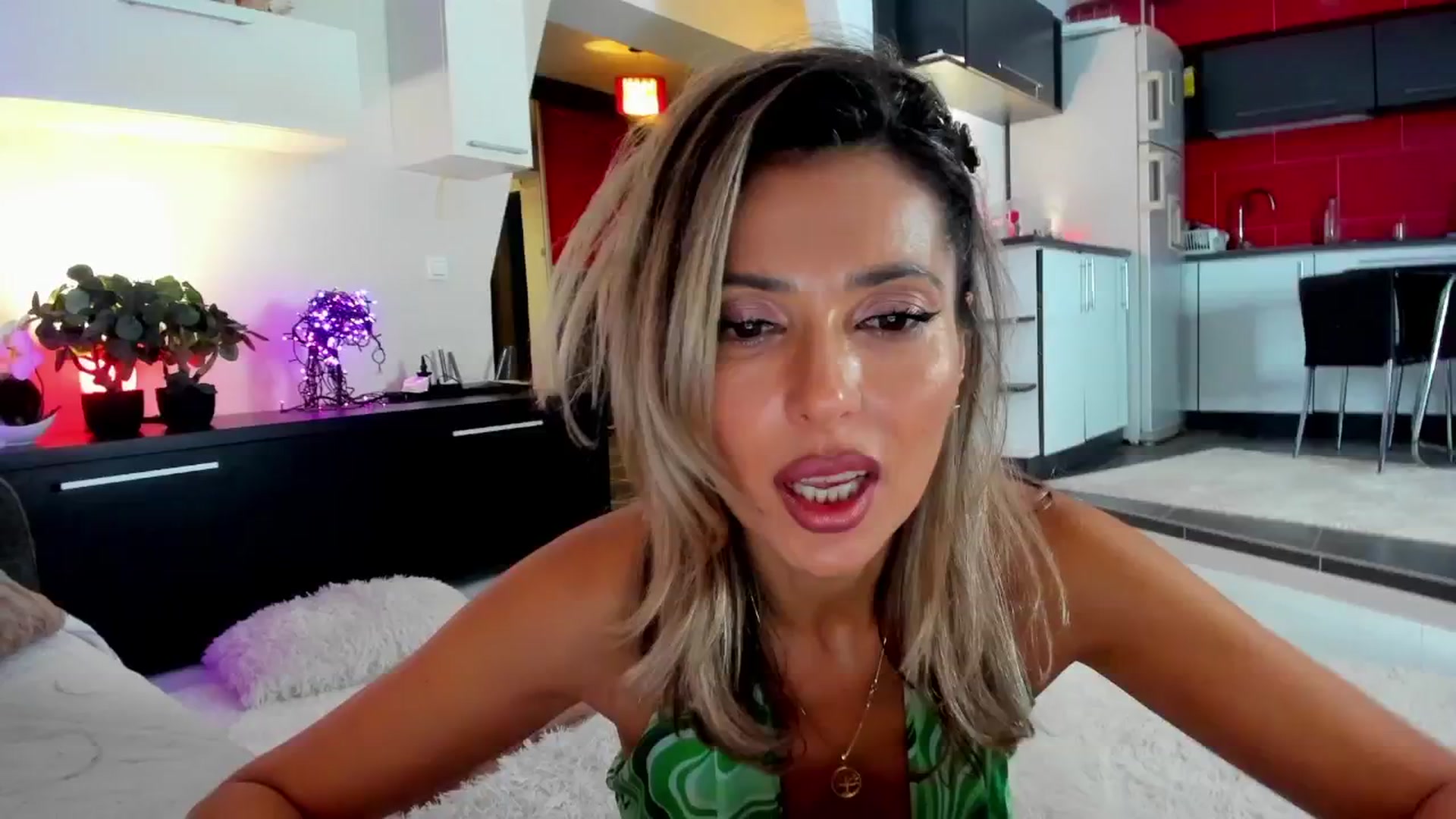 Gallery image thumbnail from SmileyTinaa's myfreecams stream on, 11/16/2024, 24:15 image 15 of 20