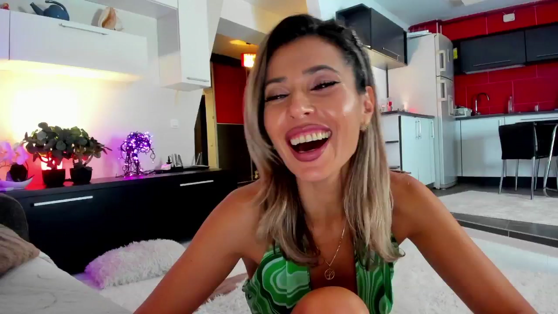 Gallery image thumbnail from SmileyTinaa's myfreecams stream on, 11/16/2024, 24:15 image 13 of 20