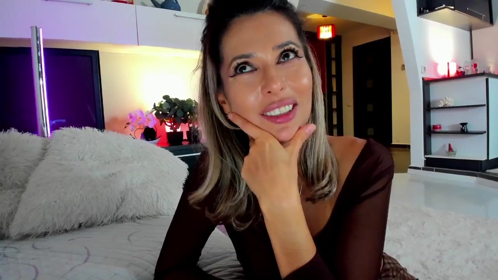 Gallery image thumbnail from SmileyTinaa's myfreecams stream on, 11/22/2024, 02:08 image 16 of 20