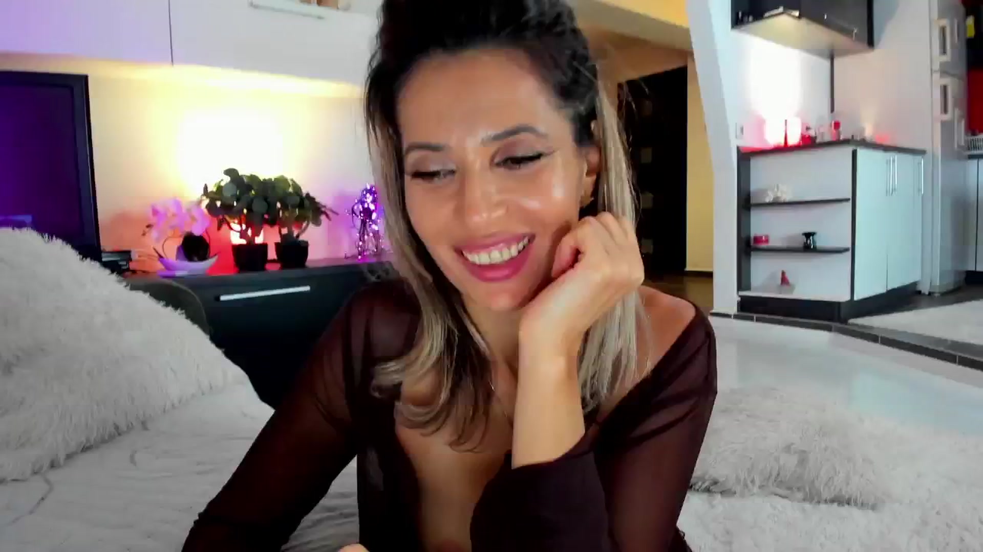 Gallery image thumbnail from SmileyTinaa's myfreecams stream on, 11/22/2024, 06:15 image 10 of 20