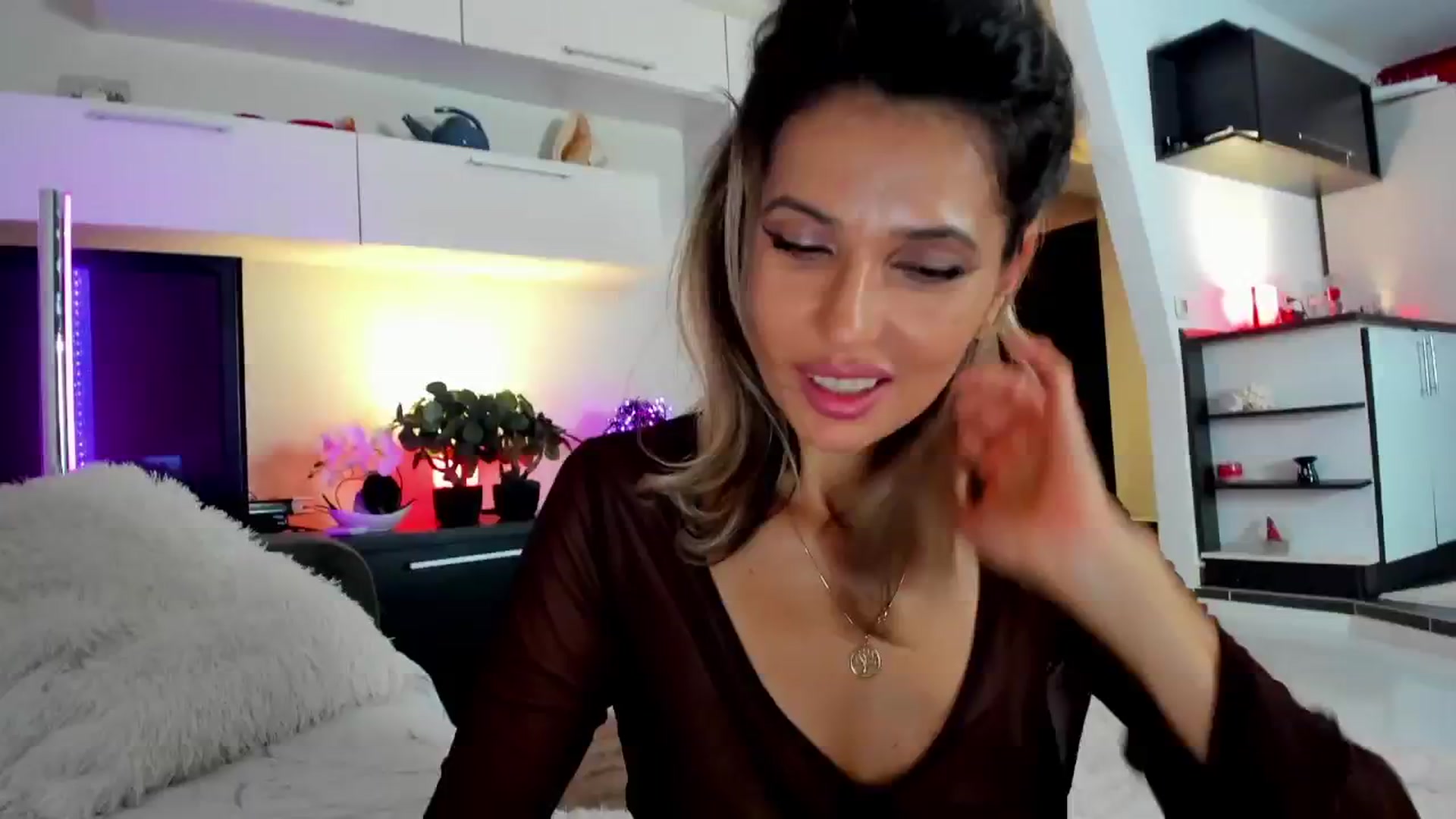 Gallery image thumbnail from SmileyTinaa's myfreecams stream on, 11/22/2024, 06:53 image 2 of 20