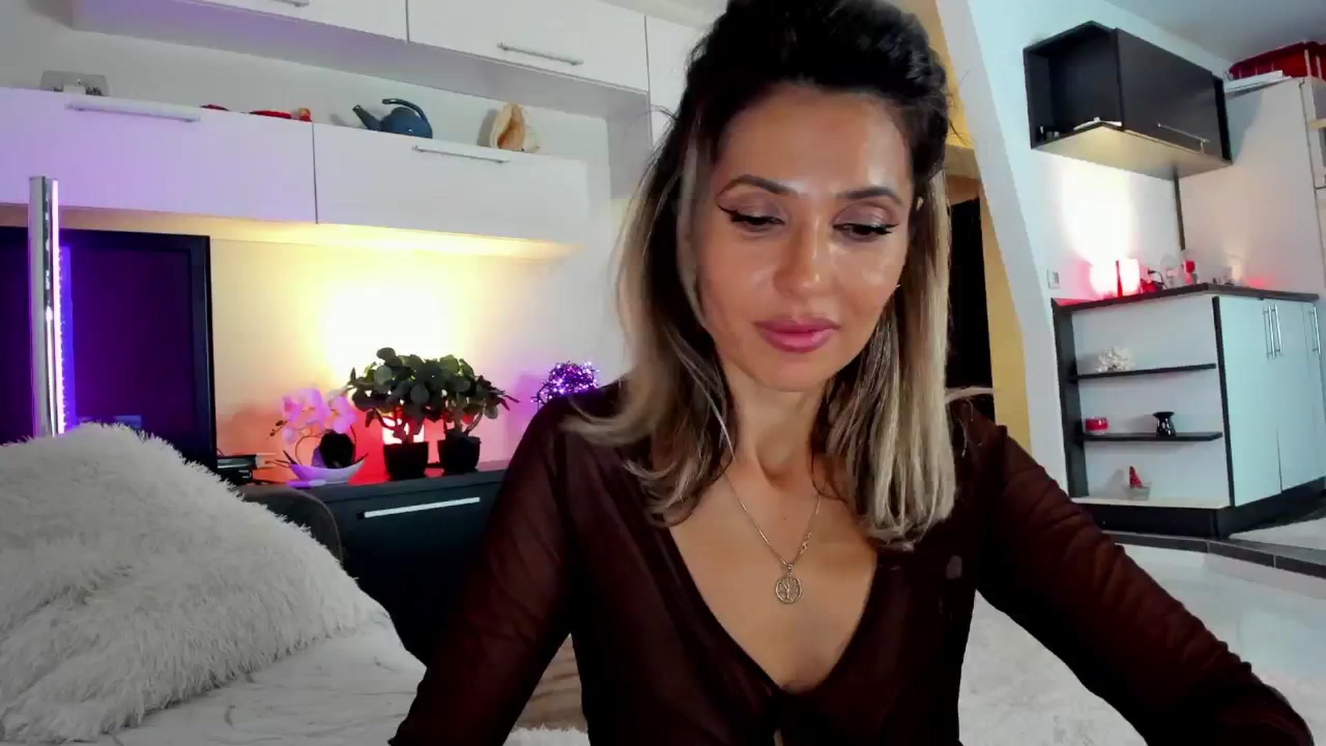 Gallery image thumbnail from SmileyTinaa's myfreecams stream on, 11/22/2024, 06:53 image 8 of 20