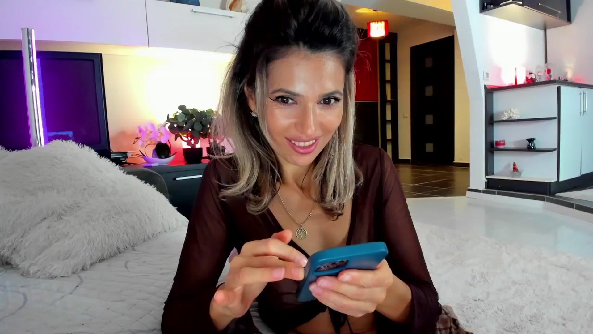 Gallery image thumbnail from SmileyTinaa's myfreecams stream on, 11/22/2024, 06:53 image 12 of 20