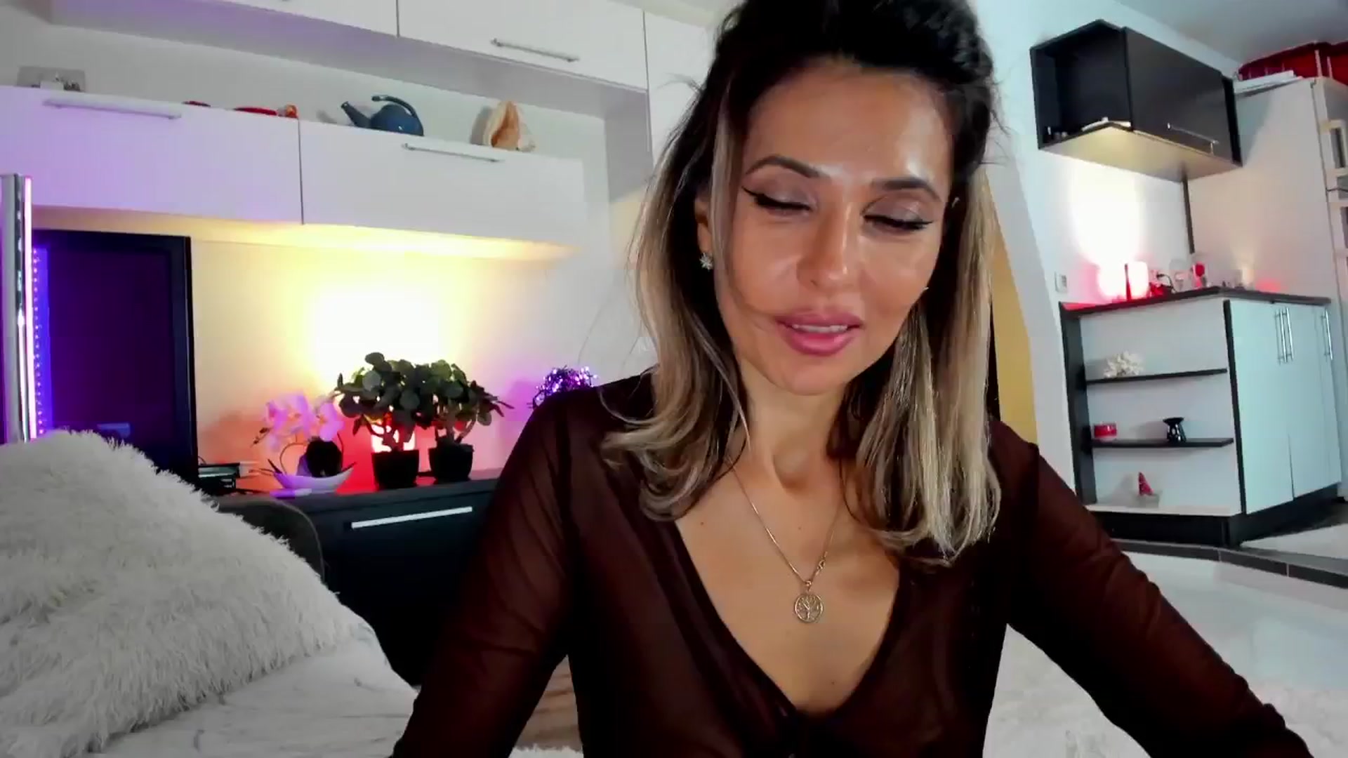 Gallery image thumbnail from SmileyTinaa's myfreecams stream on, 11/22/2024, 06:53 image 4 of 20