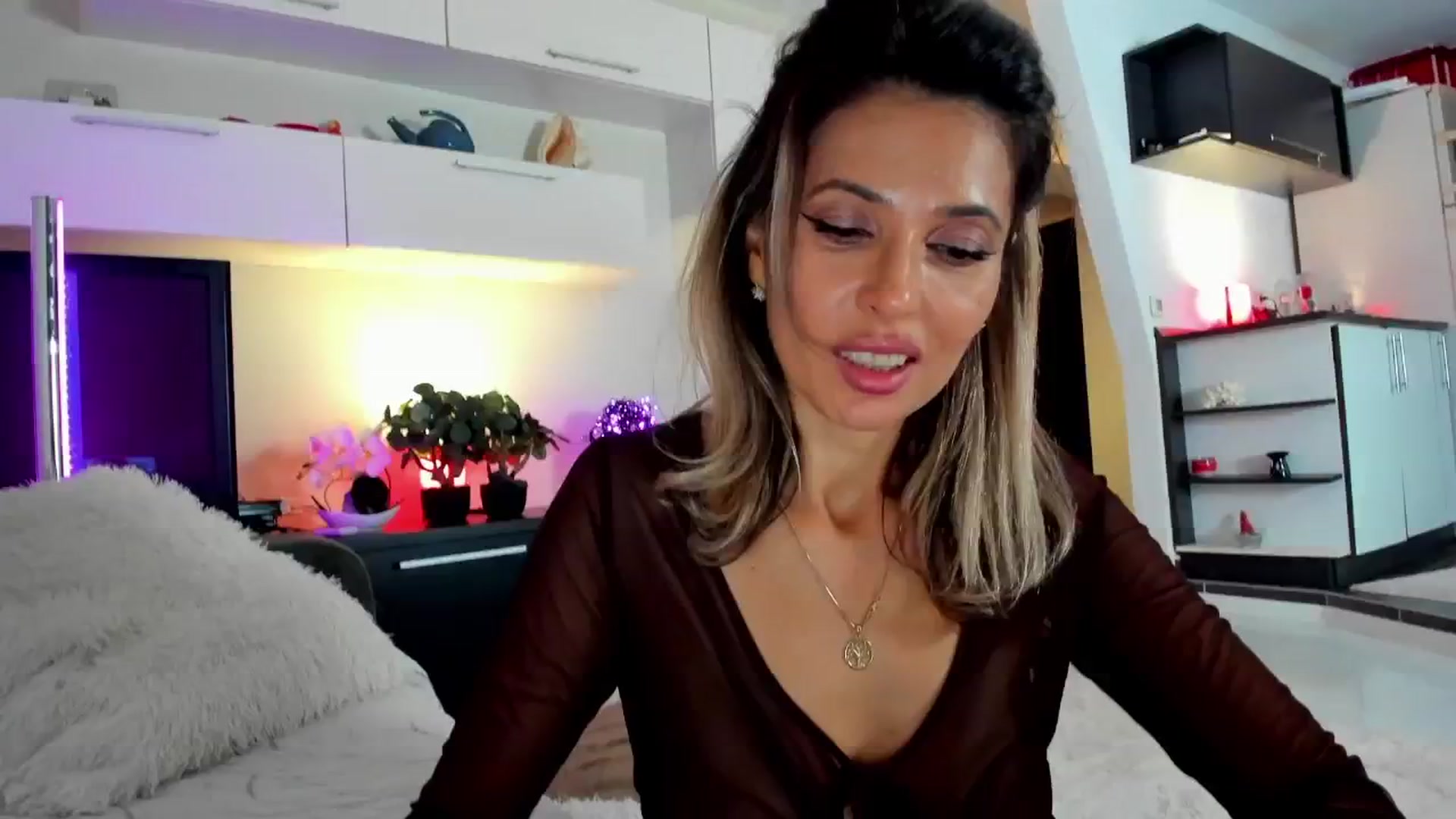 Gallery image thumbnail from SmileyTinaa's myfreecams stream on, 11/22/2024, 06:53 image 7 of 20