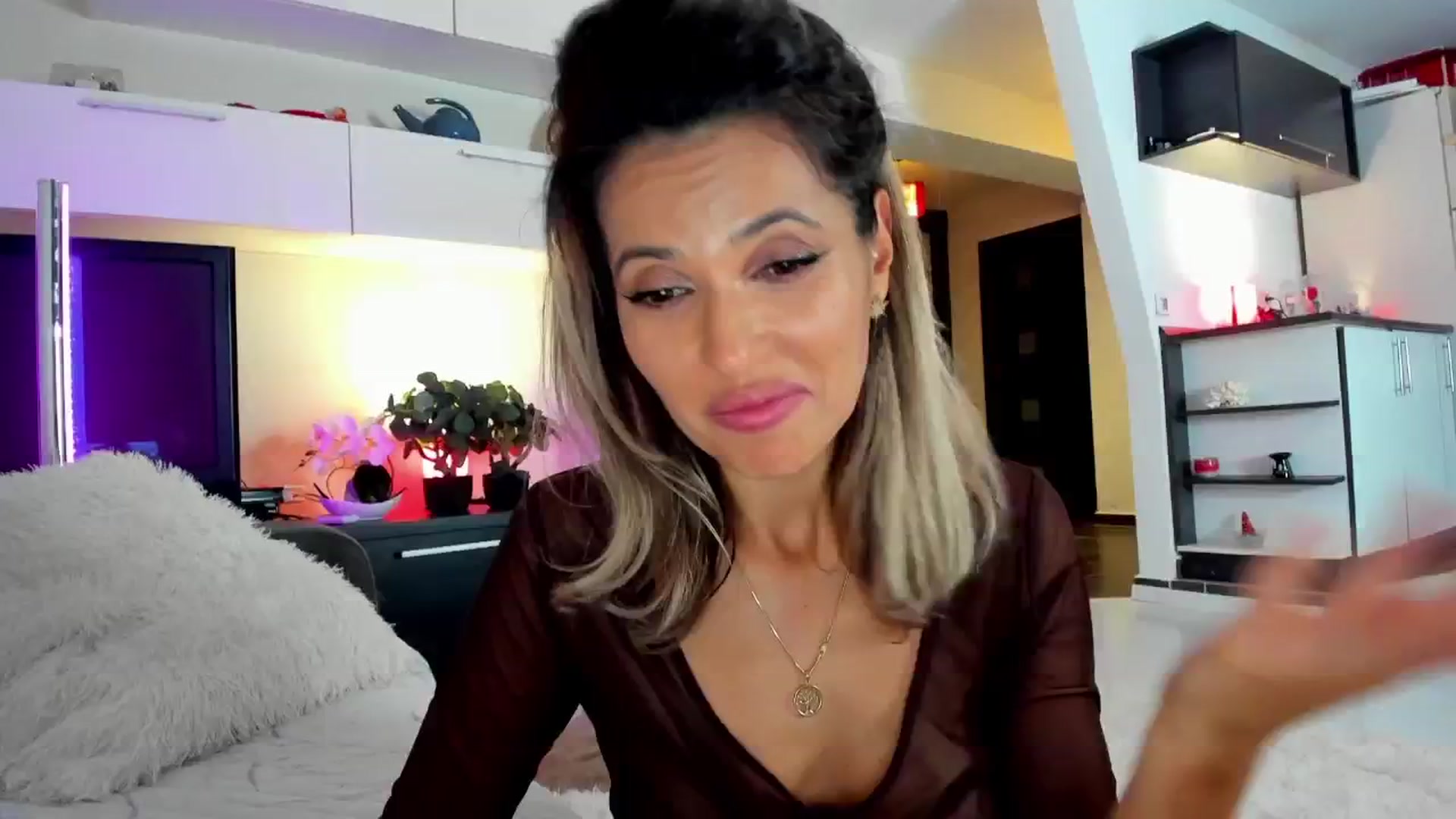 Gallery image thumbnail from SmileyTinaa's myfreecams stream on, 11/22/2024, 06:53 image 6 of 20