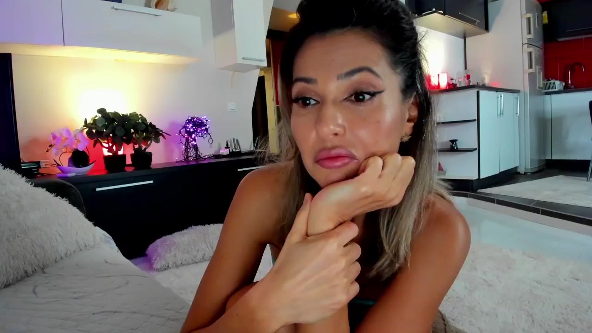 Gallery image thumbnail from SmileyTinaa's myfreecams stream on, 11/28/2024, 22:52 image 13 of 20