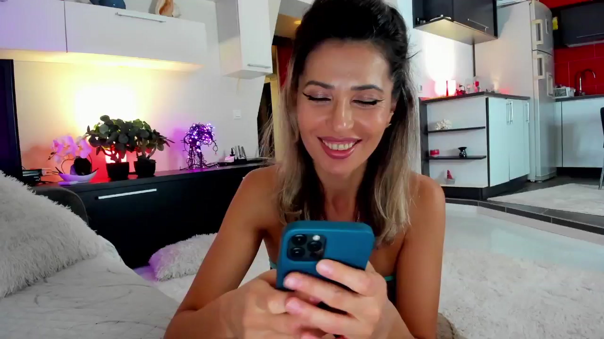 Gallery image thumbnail from SmileyTinaa's myfreecams stream on, 11/28/2024, 22:52 image 16 of 20