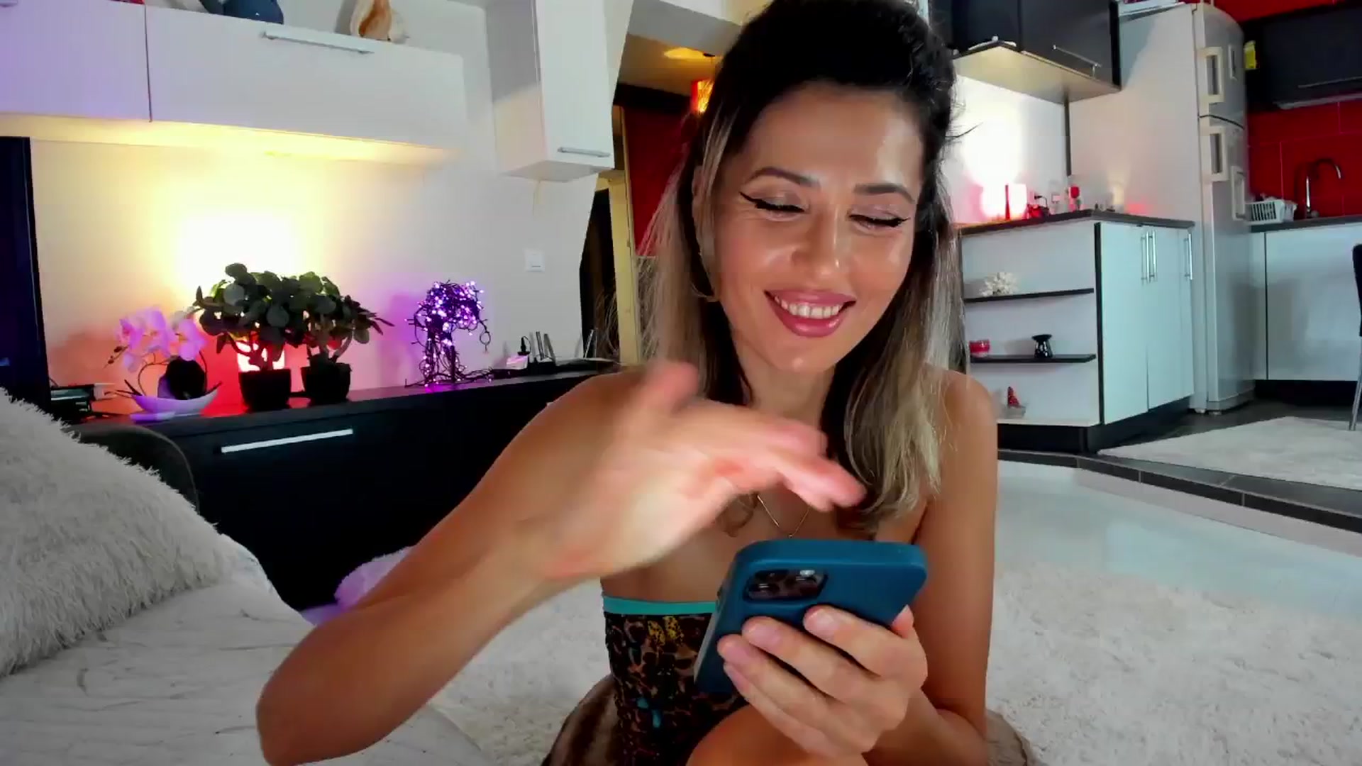 Gallery image thumbnail from SmileyTinaa's myfreecams stream on, 11/28/2024, 22:52 image 9 of 20