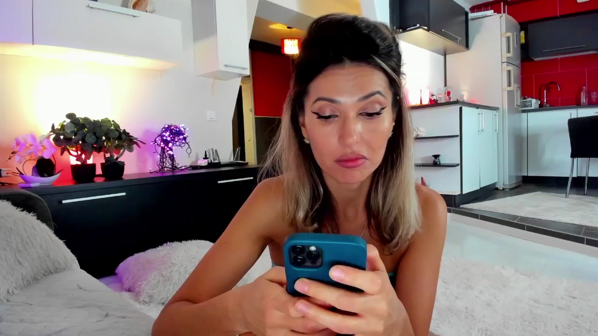 Gallery image thumbnail from SmileyTinaa's myfreecams stream on, 11/29/2024, 04:12 image 18 of 20