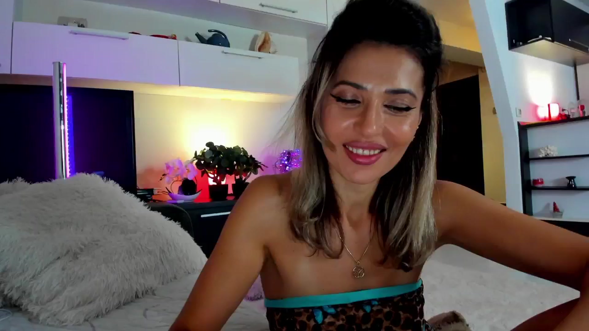Gallery image thumbnail from SmileyTinaa's myfreecams stream on, 11/29/2024, 04:12 image 7 of 20