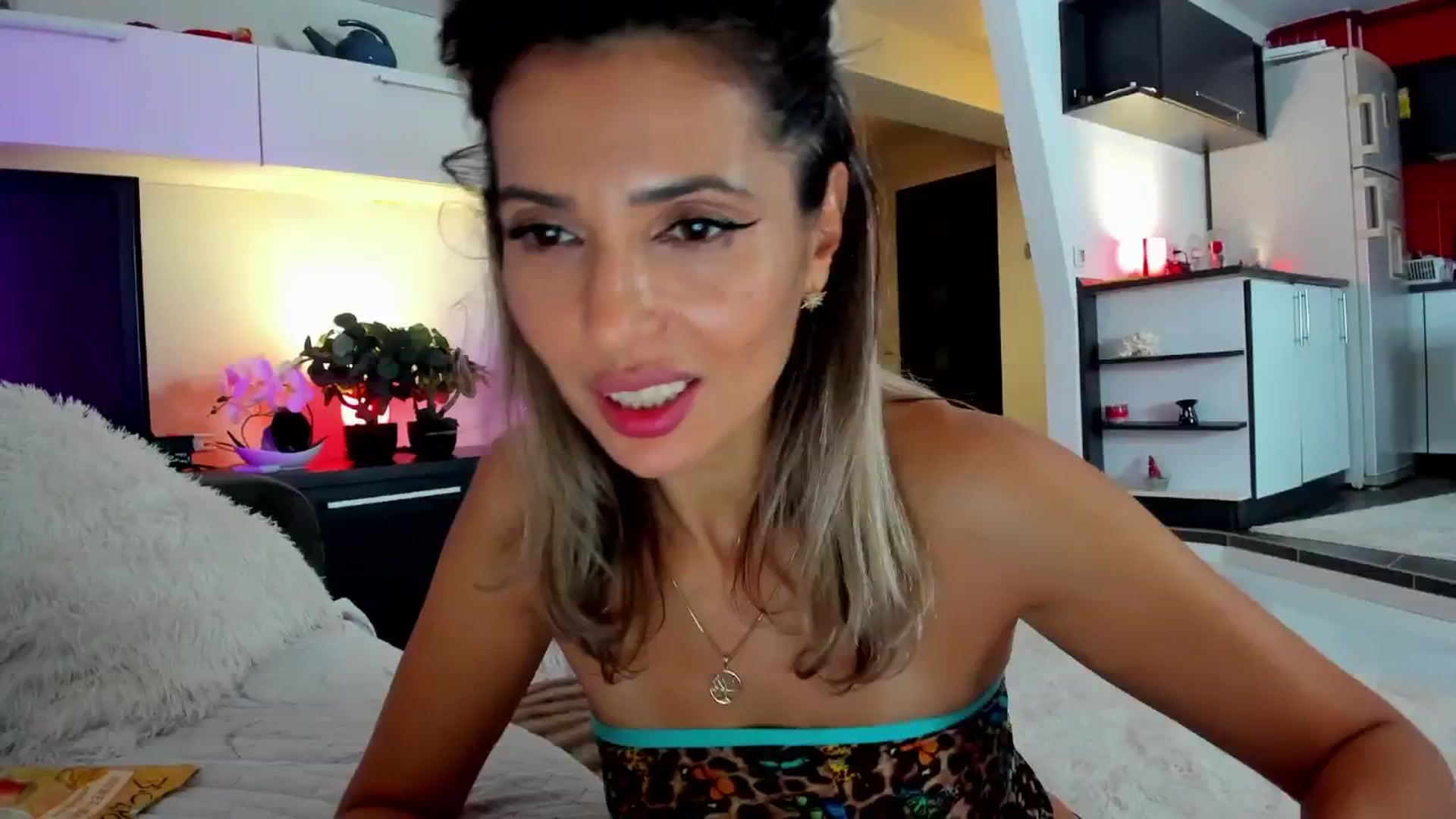 Gallery image thumbnail from SmileyTinaa's myfreecams stream on, 11/29/2024, 06:26 image 12 of 20
